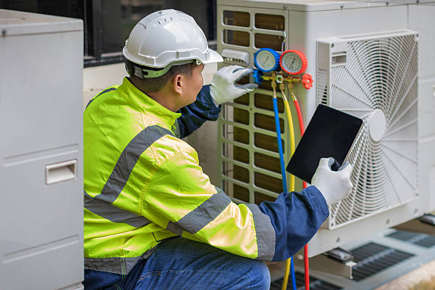 Professional Ac Installation technician working in Mulino, OR